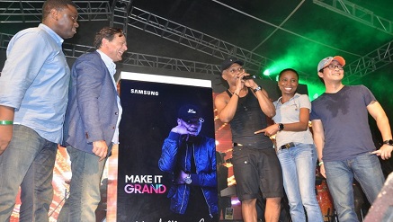 (L-r): Olumide Ojo, director, Information Technology and Mobile; Emmanouil Revmatas,, director & Business Leader, Information Technology and Mobile, both of Samsung Electronics West Africa; Hip-Hop artiste and Samsung Brand Ambassador, Reminisce; Ms. Jumoke Okikiolu, head, Product Marketing, Information Technology and Mobile, and Hungbae Kim, business manager, both of Samsung Electronics West Africa during the launch of Samsung Galaxy Grand Prime+ Limited Edition at Reminisce’s The Street Concert which held